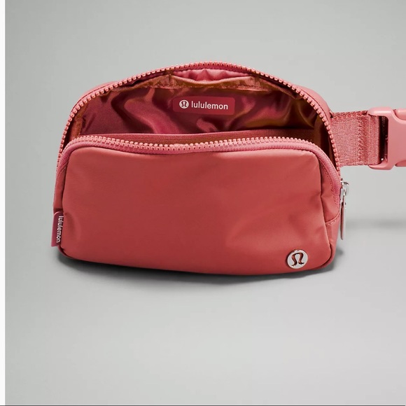 NWT Lulululemon Everywhere Belt Bag Brier Rose - Picture 2 of 6